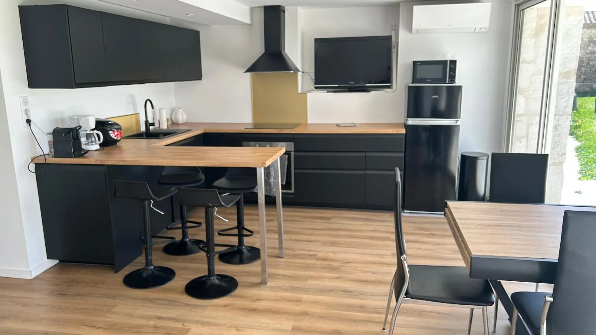 شقة Appartement Rdc A La Campagne Virac